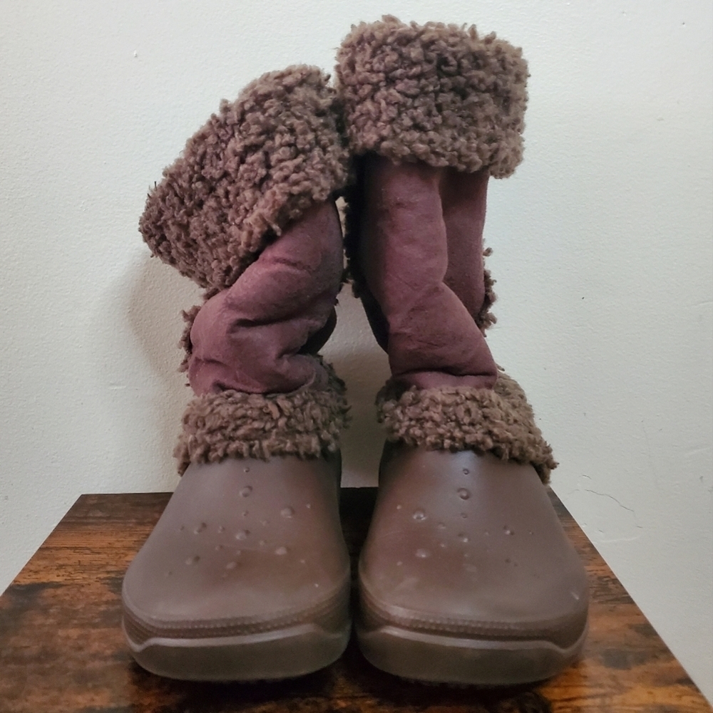 SOLD!! Womens CROCS Nadia Brown Sherpa Mid Calf Boots - Picture 5 of 10
